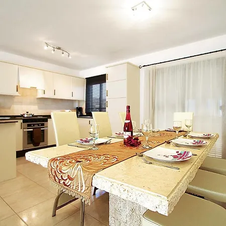 Willa Playa Blanca Sleeps 7 Wifi Playa Blanca (Lanzarote)